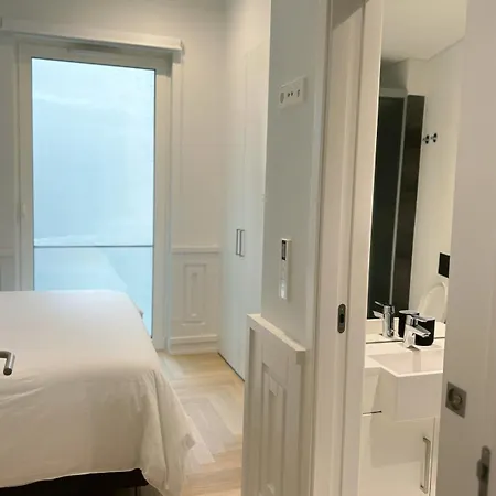 2 Ensuite Bedrooms Walk To Rossio Ac Lisboa